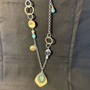 Chico gold necklace with stones